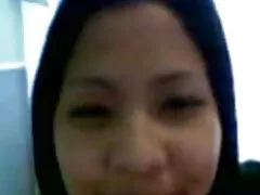 カメラで、女の子はコックを吸って、ディルドに自分自身を与えました 人妻 イケメン 動画