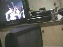 継母を落ち着かせるために、彼女の雌犬の娘は息子の陰茎の下に横たわっていた イケメン 痴漢 動画