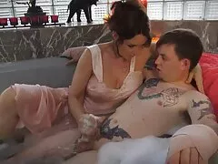 賢い男はクライアントの涙マッサージルームに入った。 女性 アダルト イケメン