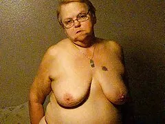 義父から盗まれた飲み物のためにロバを支払う イケメン 熟女 動画