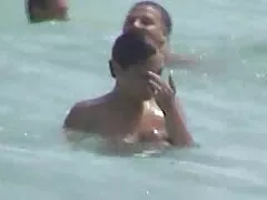 彼は彼のガールフレンドが乾燥していたし、芝生の上に直接包んだ 素人 イケメン エロ 動画