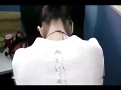 女の子は台所で男の子をだまし、ほとんど彼のお尻でストーブの上に落ちた 素人 イケメン 動画