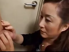 腐った祖父は草の中で若い孫娘を摘み取った 無料 動画 アダルト イケメン