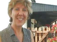 美しさは卵をスリップし、彼女の顔に精子の用量を受け取ります 無料 動画 アダルト イケメン